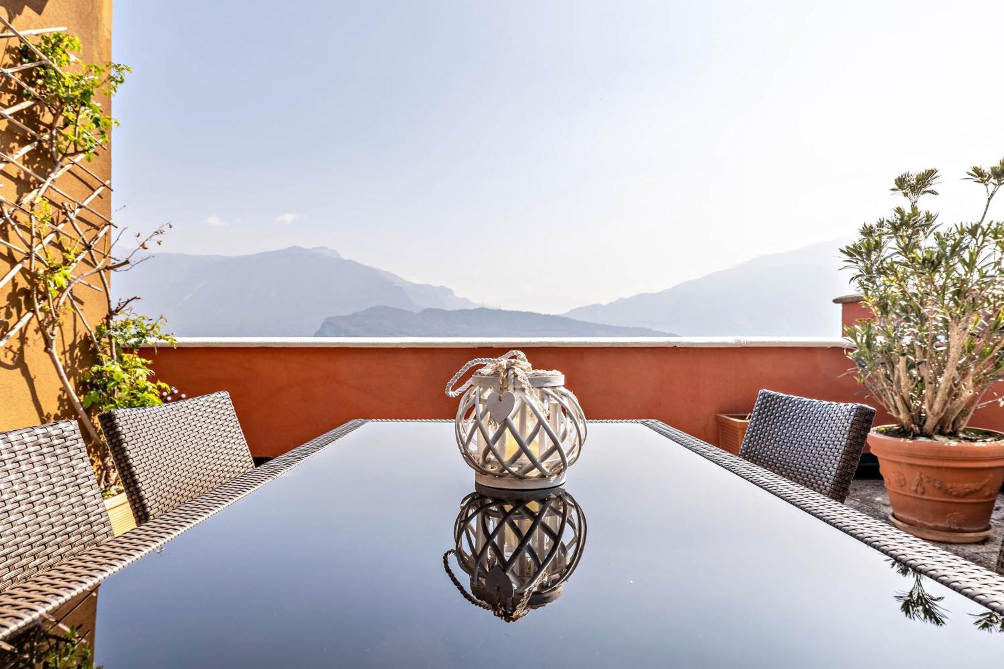Appartement Casa Sara With Swimming Pool à Riva del Garda Extérieur photo