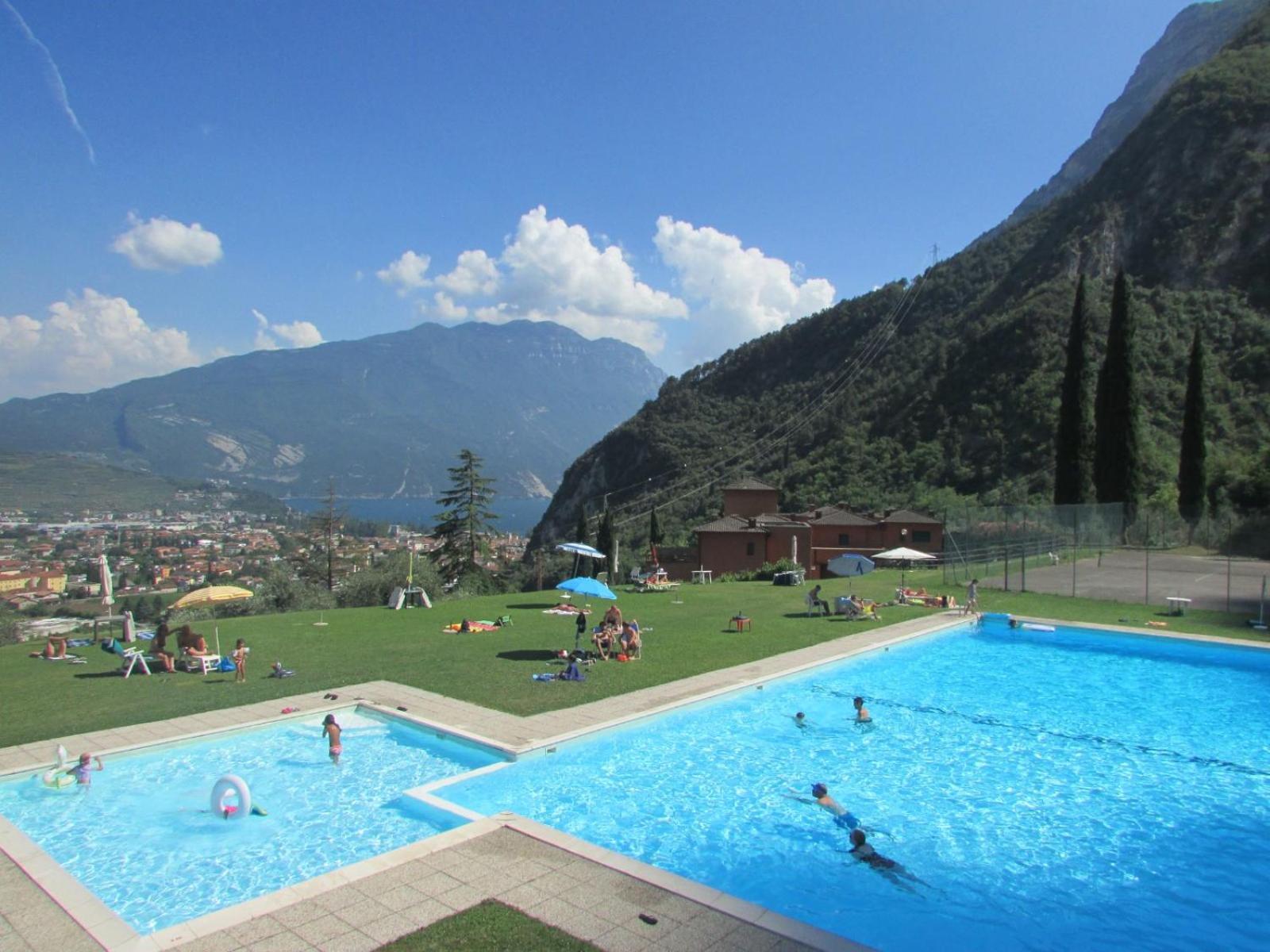 Appartement Casa Sara With Swimming Pool à Riva del Garda Extérieur photo